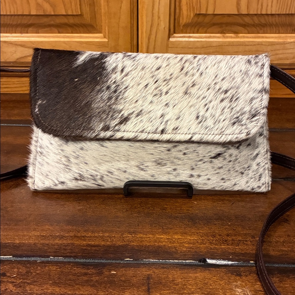 New Jackson & Hyde “Crossbody Clutch” Hair-On Cowhide w/Detachable Strap (ABBA)